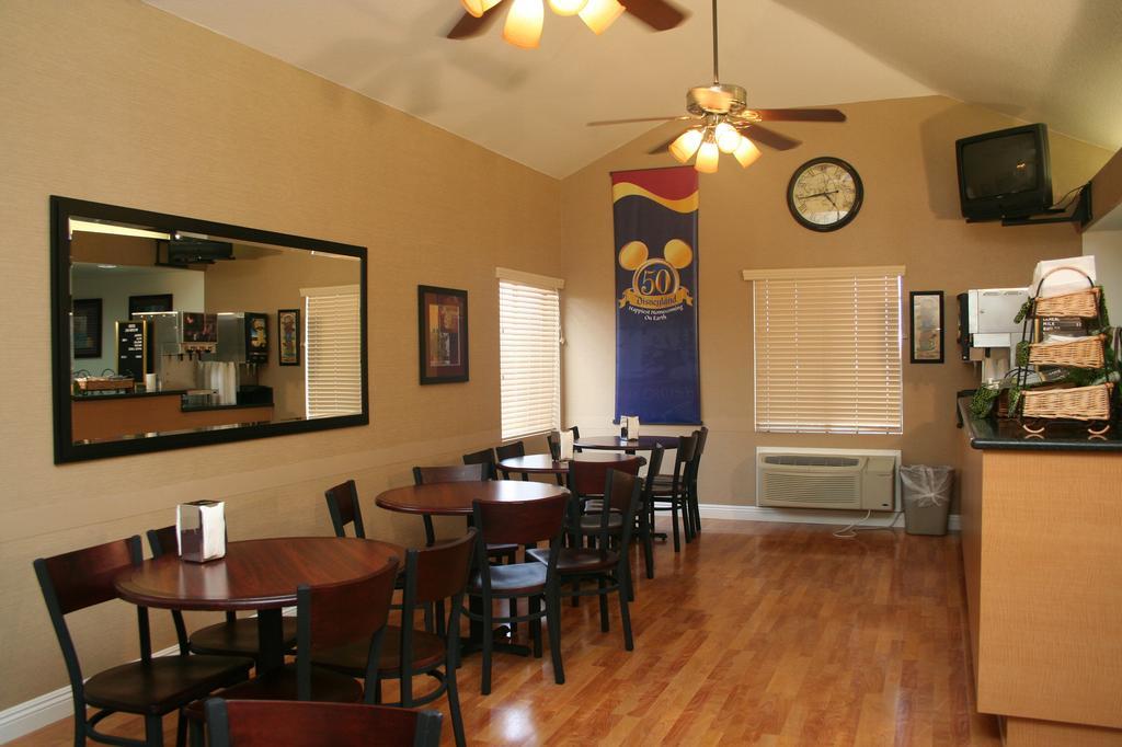 Tropicana Inn & Suites Anaheim Restoran fotoğraf